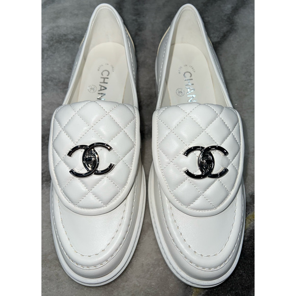 Chanel 22P White Quilted Flap Turnlock CC Logo Mule Slip On Flat Loafer 42 - Picture 1 of 12